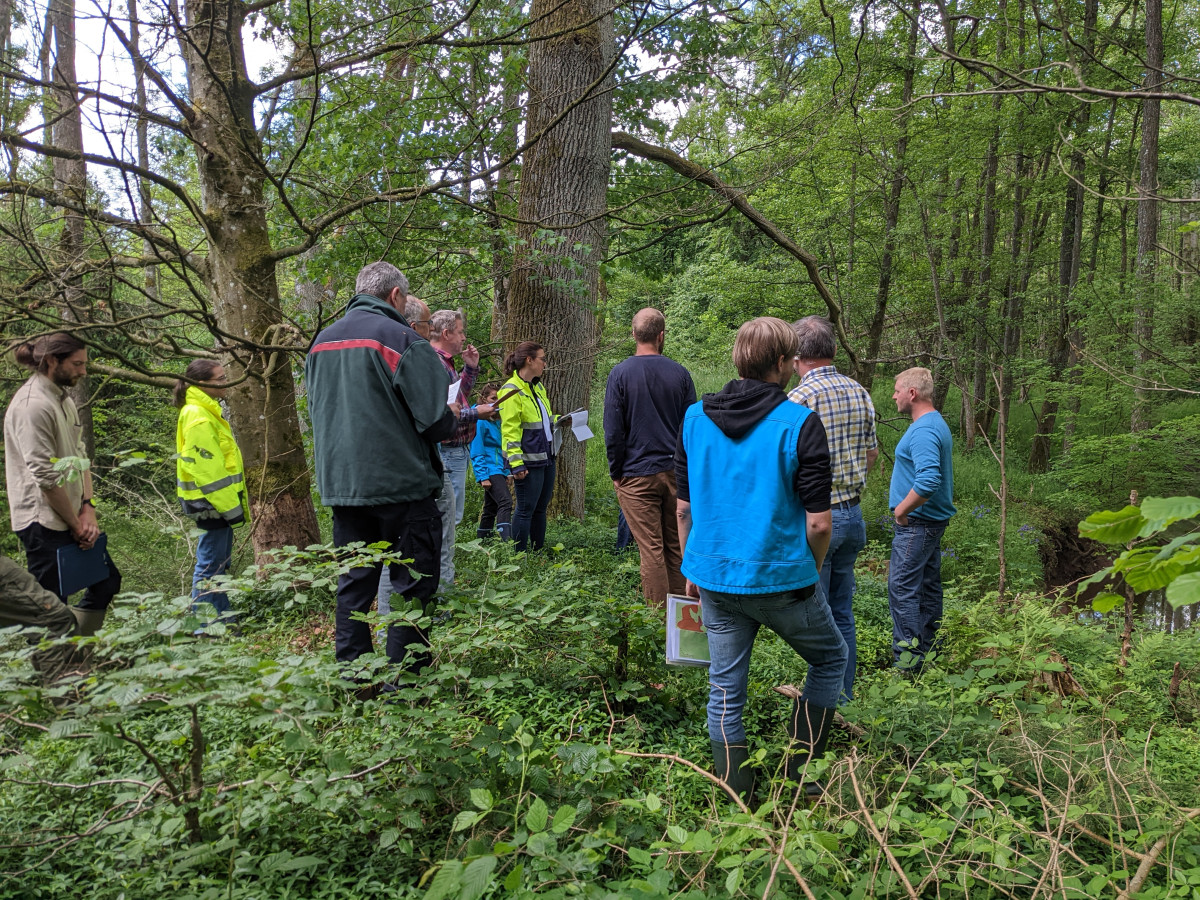 Begehung des Projektgebiets mit Landwirten und Vertretern unterschiedlicher Ämter