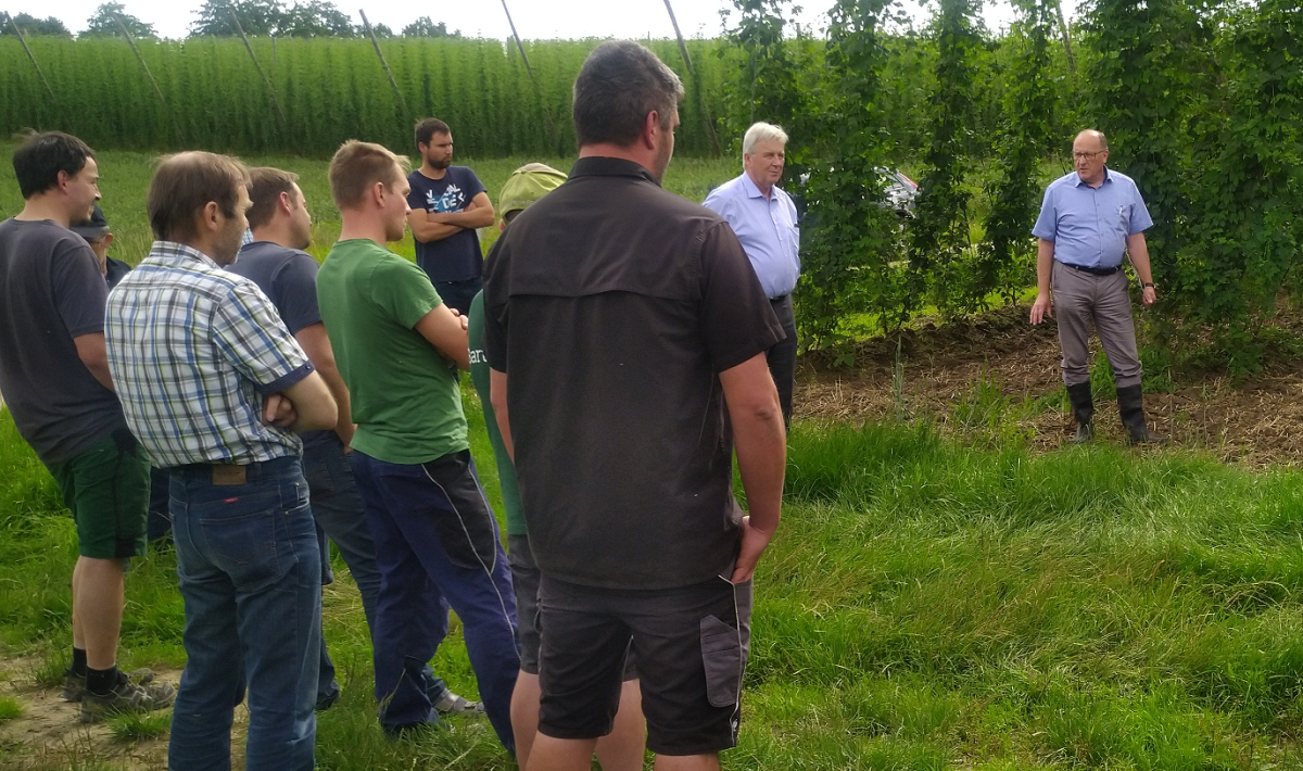 Landwirte mit Bürgermeister Dr. Johann Bergermeier und Fachreferent Johann Portner