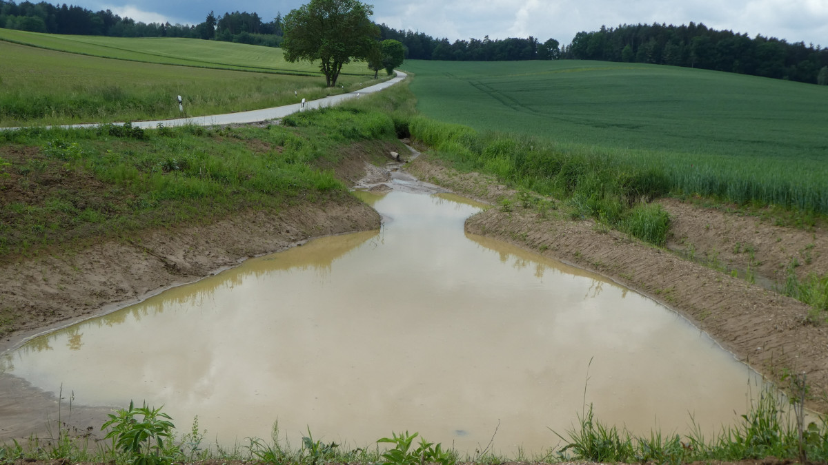 Nach Starkregen konnte der neu angelegte Sandfang bereits seine Wirkung entfalten